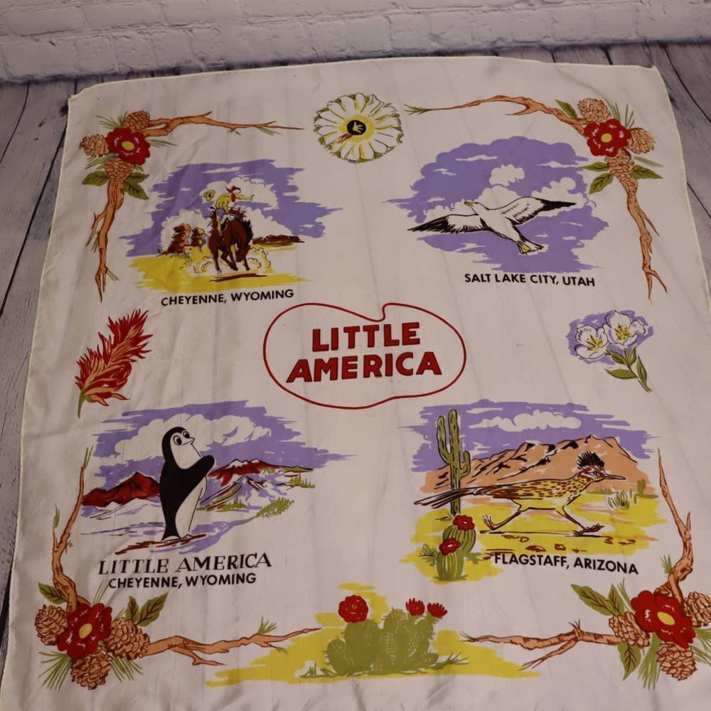 SUPER VINTAGE Little America Scarf! - Picture 6 of 7